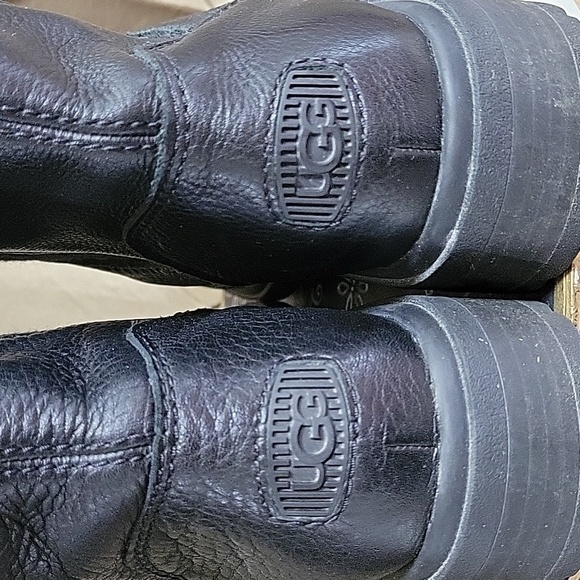 VGUC- UGG Leather Lug Sole Chelsea Boot main image 6